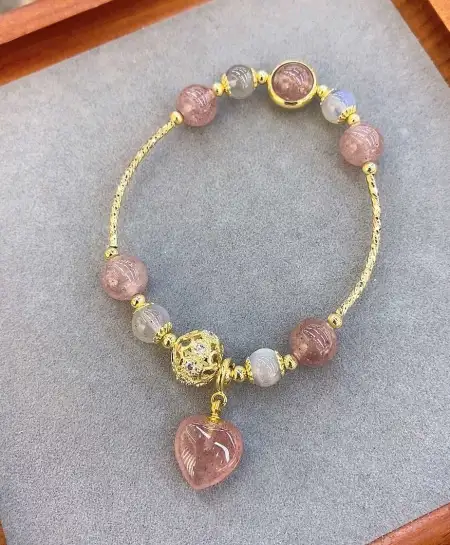 Strawberry crystal grey moonlight heart bracelet Strawberry crystal grey moonlight heart bracelet